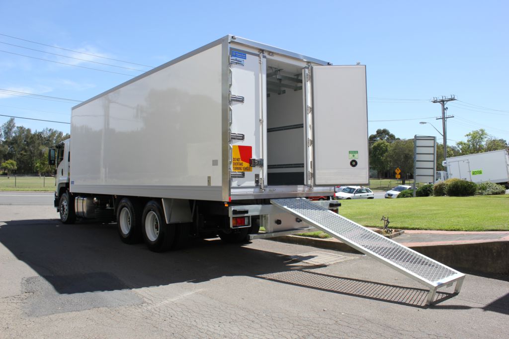 Cold Storage Truck CY25T 2.5M 2 PALLETS LockerDome