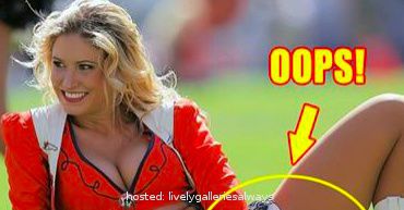 Hilariously Hot Cheerleader Wardrobe Mishaps You Won T Want To