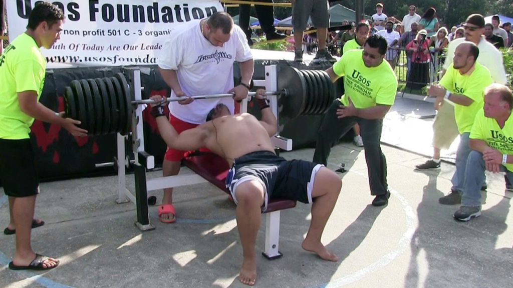 WHEN 725 POUNDS ES CRASHING ON YOUR CHEST WORLD RECORD BENCH PRESS ATTEMPT GOES WRONG