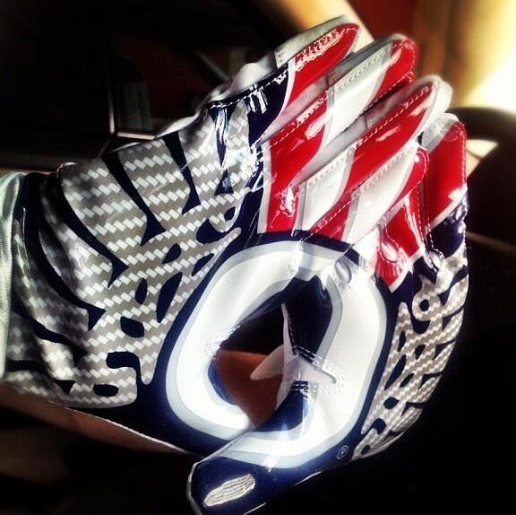 Oregon Ducks football "Support Our Troops" gloves.