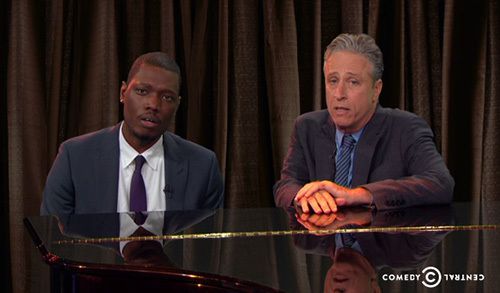 Jon Stewart gives Michael Che the proper send off as he departs "The Daily Show"