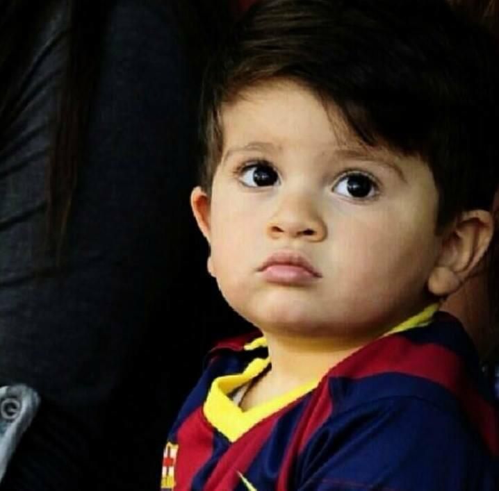 ¿El hijo de Messi, se parece a Fabregas ? - Taringa!